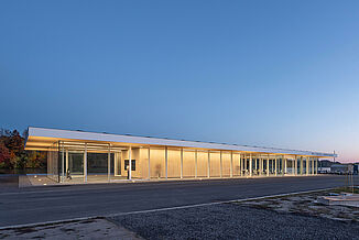 Neil Campbell Rowing Centre - REGUPOL aktivpro tiles View of the Neil Campbell Rowing Centre facility, features full glass walls, demonstrating the innovative design of the facility.
