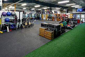 Elite Training Systems at Iroquois Park Sports Centre - Training Facility View of the Elite Training Systems facility at the Iroquois Park Sports Centre. The training center features a variety of equipment and machines for athletes, as well as a turf area and REGUPO aktivpro roll flooring throughout.