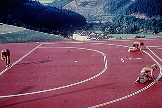 Einbau eines Sportbodens aus Kunststoff