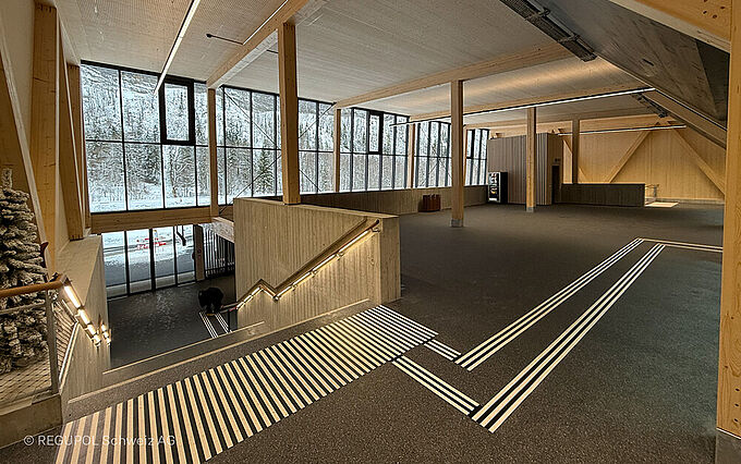 REGUPOL everroll alpine: Greater comfort and slip resistance for the world's steepest cable car REGUPOL everroll alpine: Greater comfort and slip resistance for the world's steepest cable car