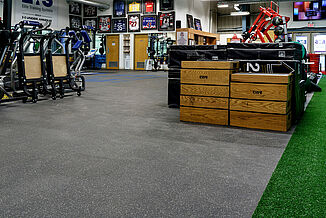 Elite Training Systems at Iroquois Park Sports Centre - REGUPOL aktivpro roll and Turf Plyometric boxes rest on REGUPOL aktivpro roll flooring at the Elite Training Systems facility at Iroquois Park Sports Centre.