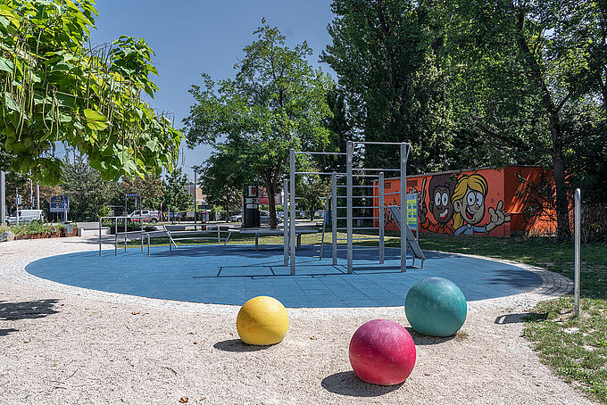 Calisthenics Facility at Rudolf-Hoffmann-Platz in Ludwigshafen Calisthenics Facility at Rudolf-Hoffmann-Platz in Ludwigshafen