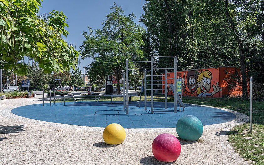 Calisthenics Facility at Rudolf-Hoffmann-Platz in Ludwigshafen Calisthenics Facility at Rudolf-Hoffmann-Platz in Ludwigshafen
