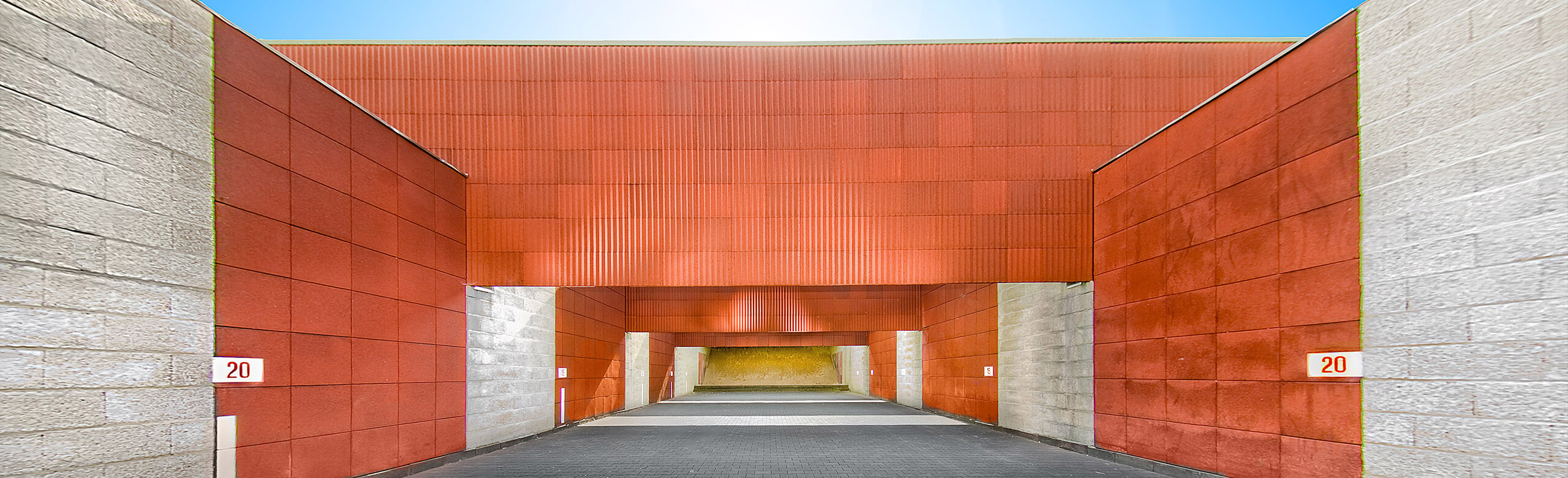 Outdoor shooting range with various REGUPOL products. Red elasticated plates are installed on the overhead baffles