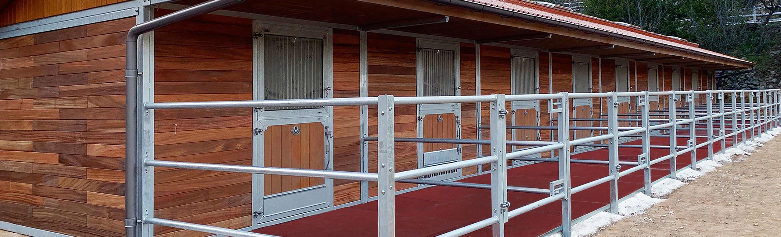 REGUPOL equiline multi the non-slip rubber flooring for open stalls and free-runnning paddocks Free-runnning paddock with REGUPOL equiline multi - elastic, non-slip and easy-care rubber flooring for keeping horses